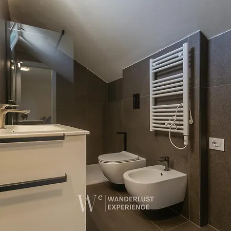 Wanderlust Experience Waves Lux