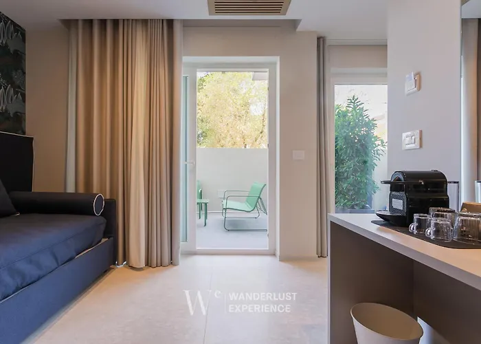 Wanderlust Experience Waves Lux Bari