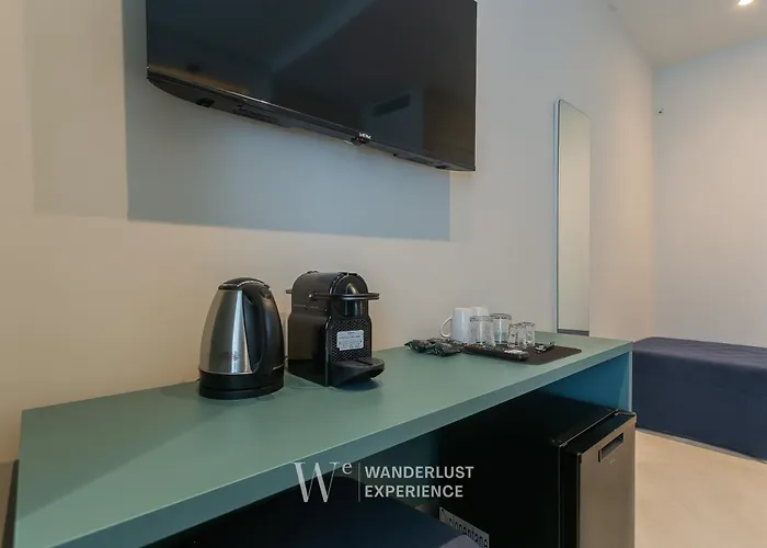 Wanderlust Experience Waves Lux Bari